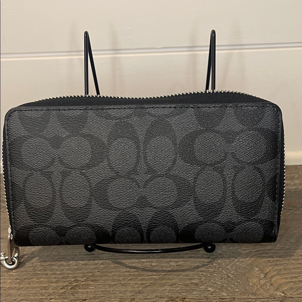 NWT - Coach Long Zip Around Wallet In Signature Canvas With Wristlet - Picture 4 of 9